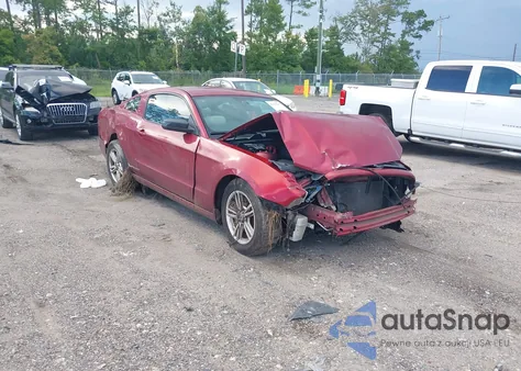 2014 Ford Mustang V6 z USA, uszkodzony, nr VIN 1ZVBP8AM5E5211979